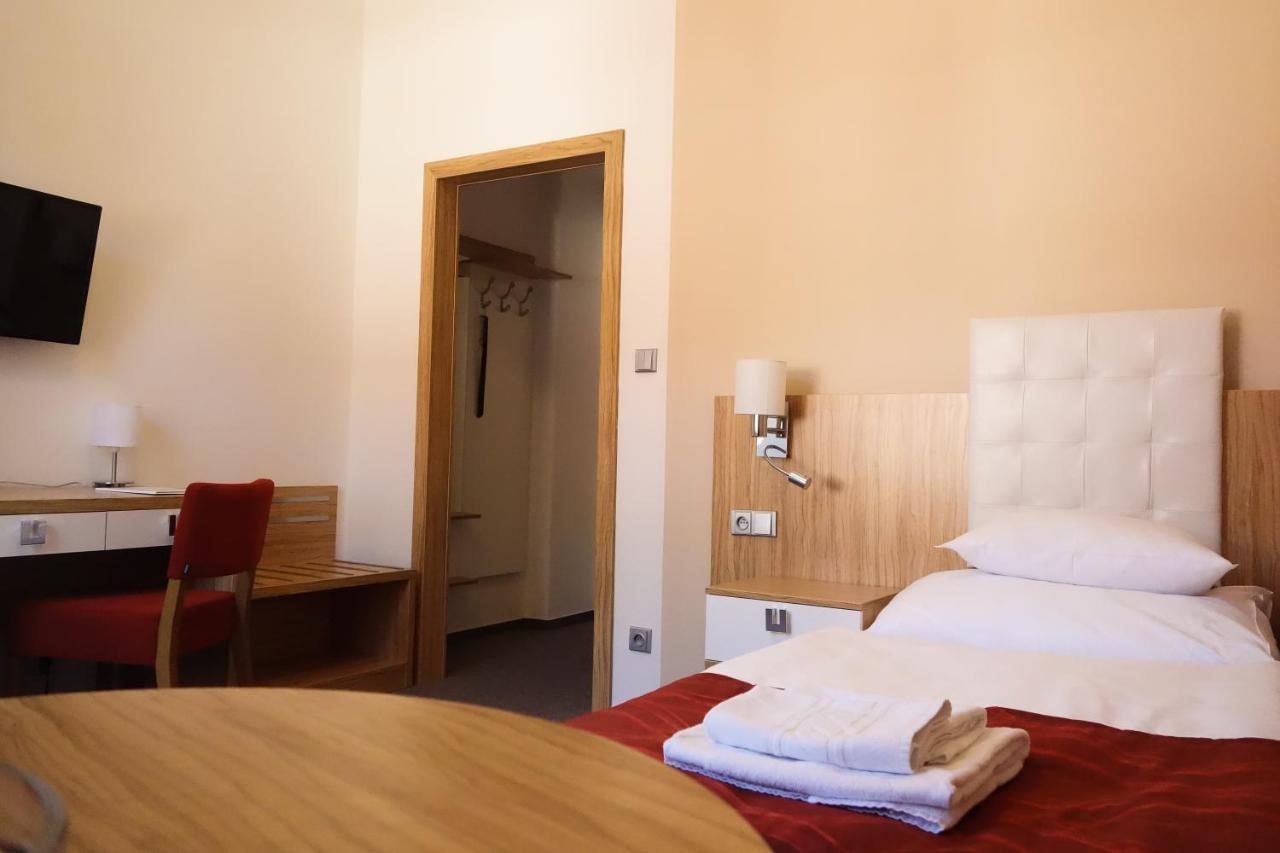 Hotel Astoria Jachymov Luaran gambar