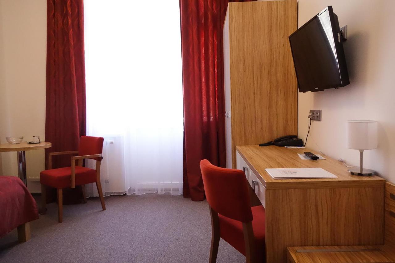 Hotel Astoria Jachymov Luaran gambar