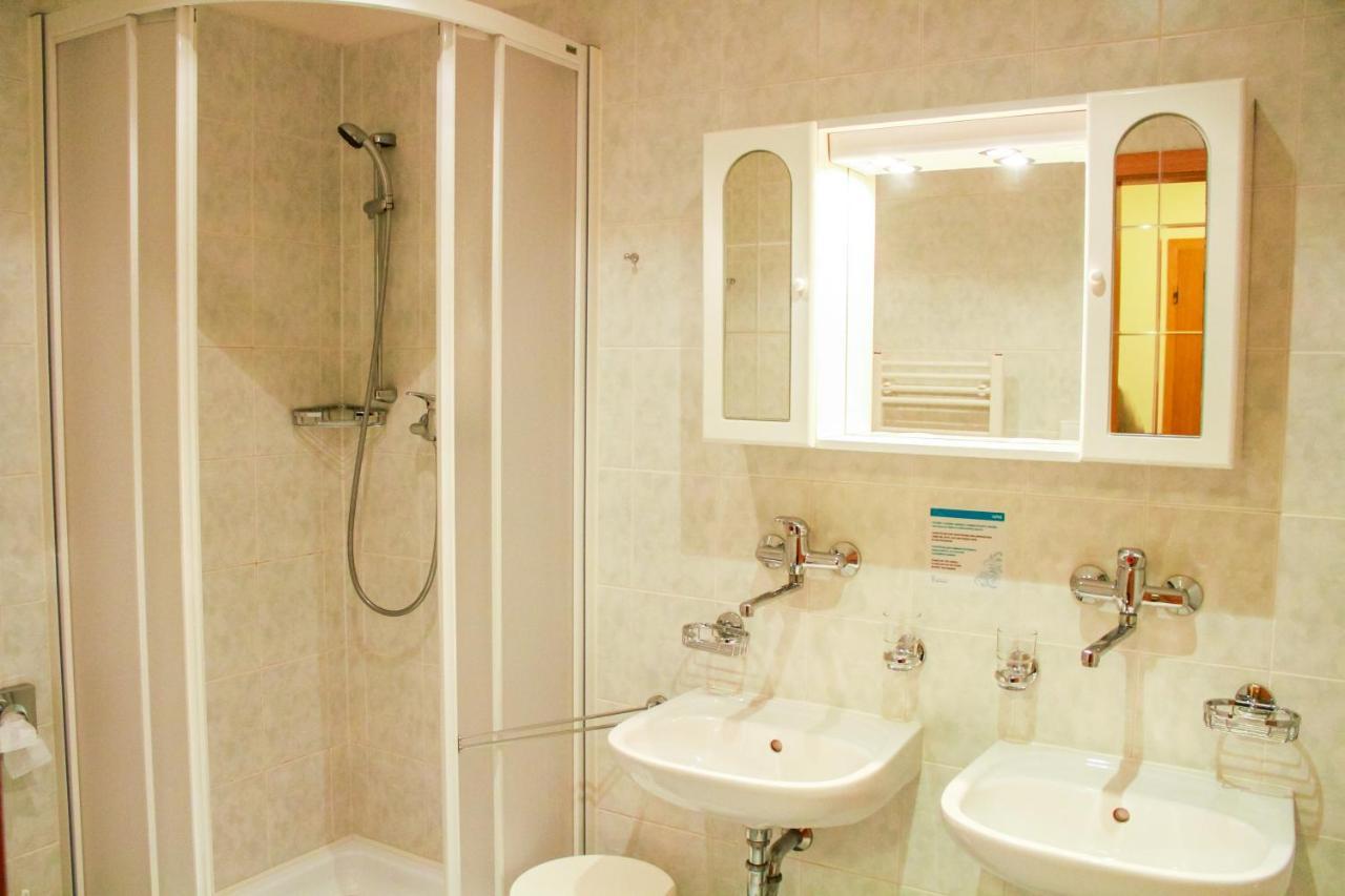 Hotel Astoria Jachymov Luaran gambar