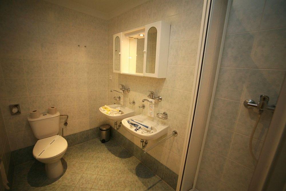 Hotel Astoria Jachymov Luaran gambar