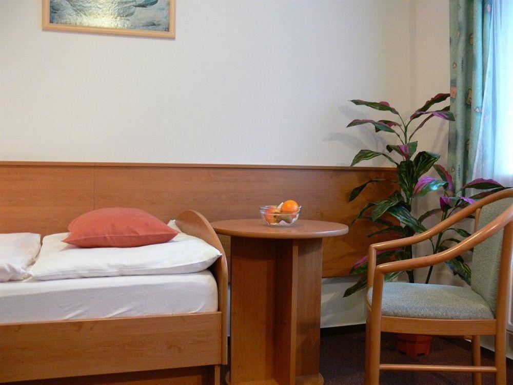 Hotel Astoria Jachymov Luaran gambar